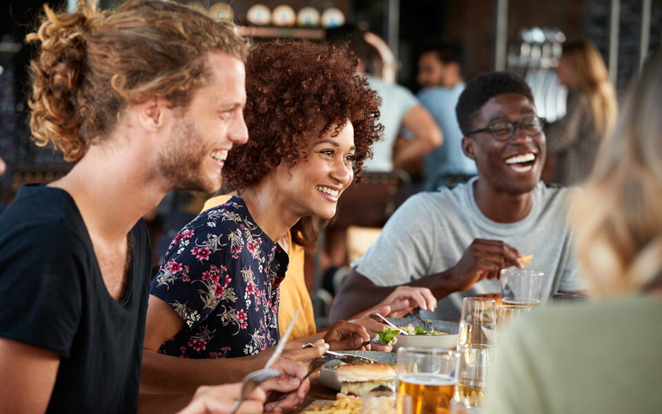 Attablez-vous dans les restaurants du Puy du Fou avec les Chèques-Vacances