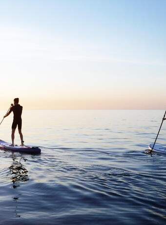 S’initier au Yoga Paddle sur le lagon